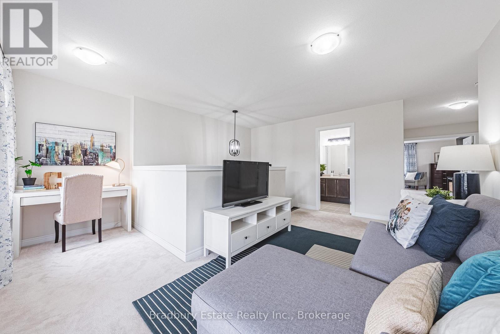 11 Weathering Heights, Hamilton (Stoney Creek Mountain), ON - Indoor Photo Showing Living Room