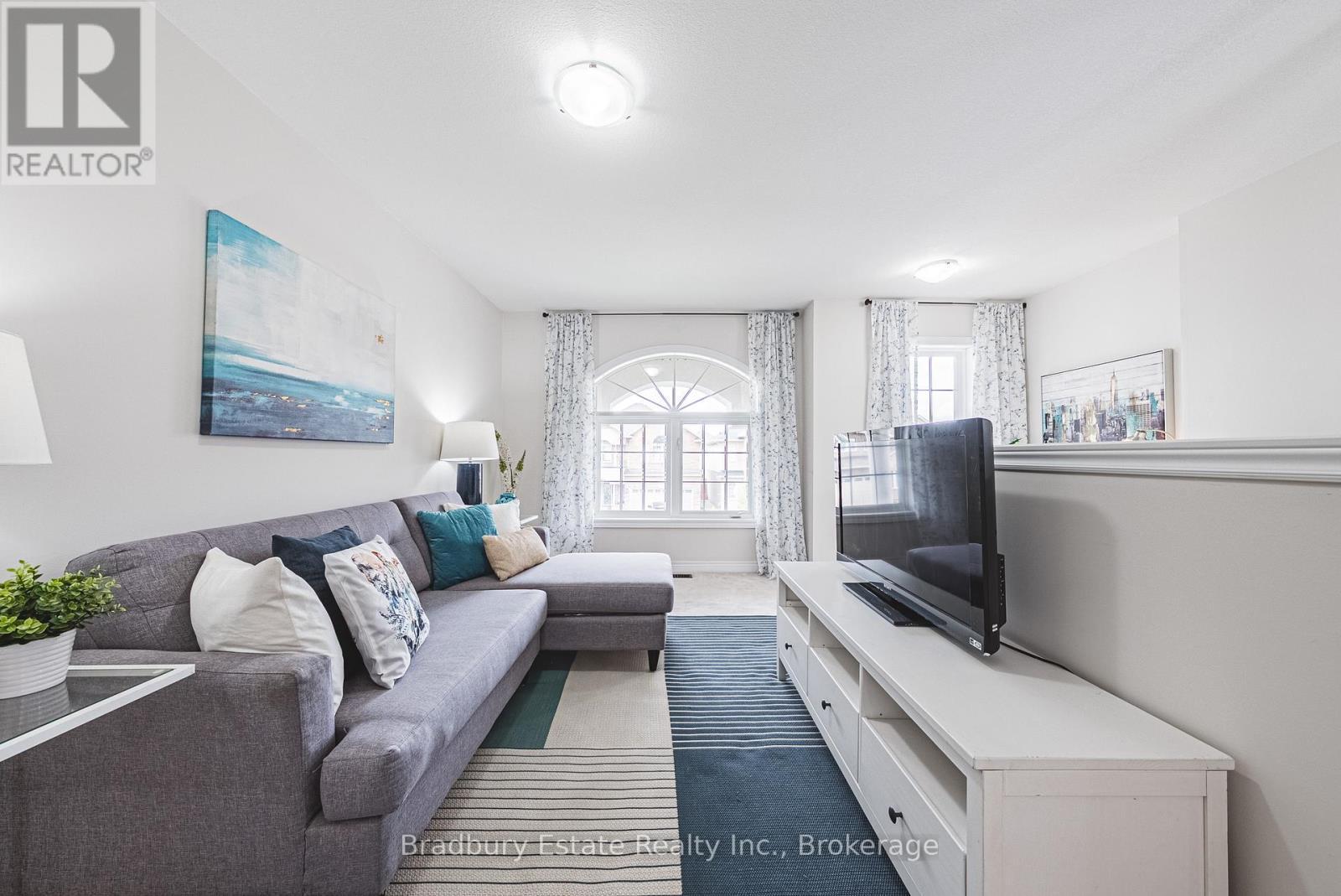 11 Weathering Heights, Hamilton (Stoney Creek Mountain), ON - Indoor Photo Showing Living Room