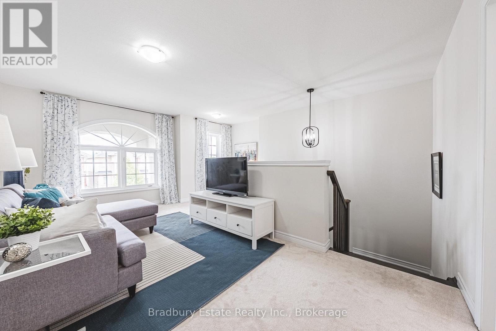 11 Weathering Heights, Hamilton (Stoney Creek Mountain), ON - Indoor