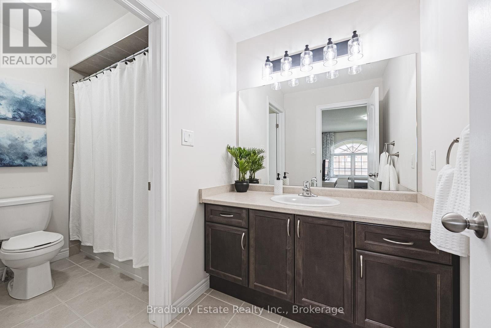 11 Weathering Heights, Hamilton (Stoney Creek Mountain), ON - Indoor Photo Showing Bathroom