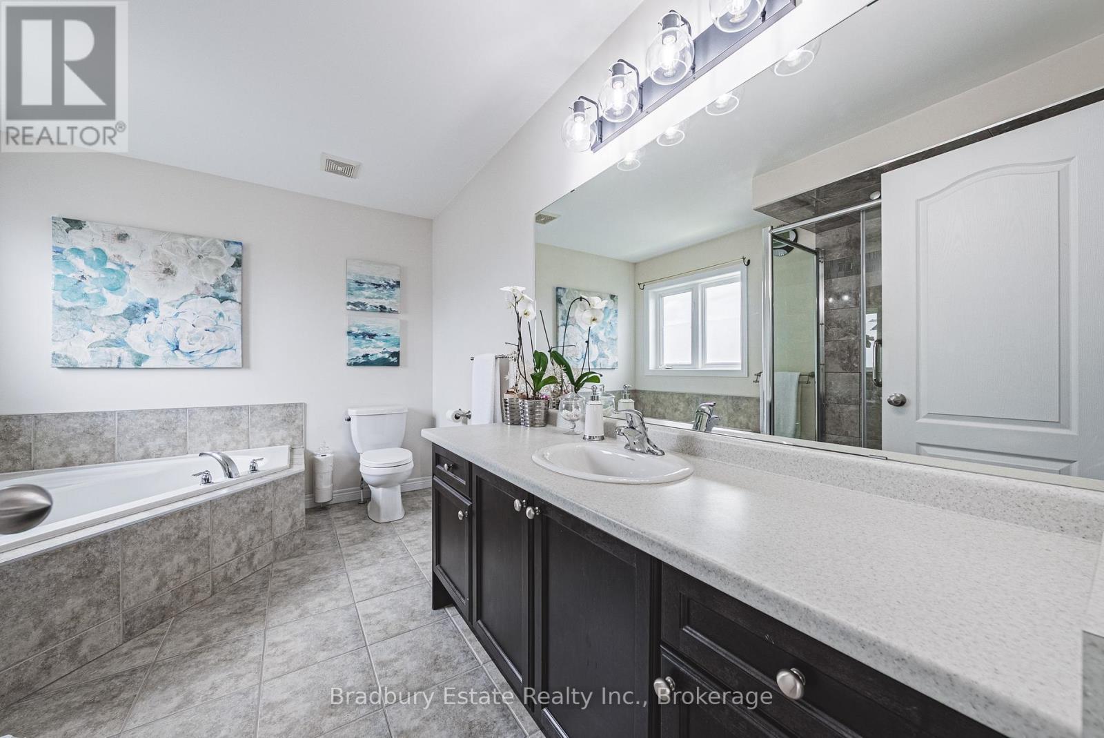 11 Weathering Heights, Hamilton (Stoney Creek Mountain), ON - Indoor Photo Showing Bathroom