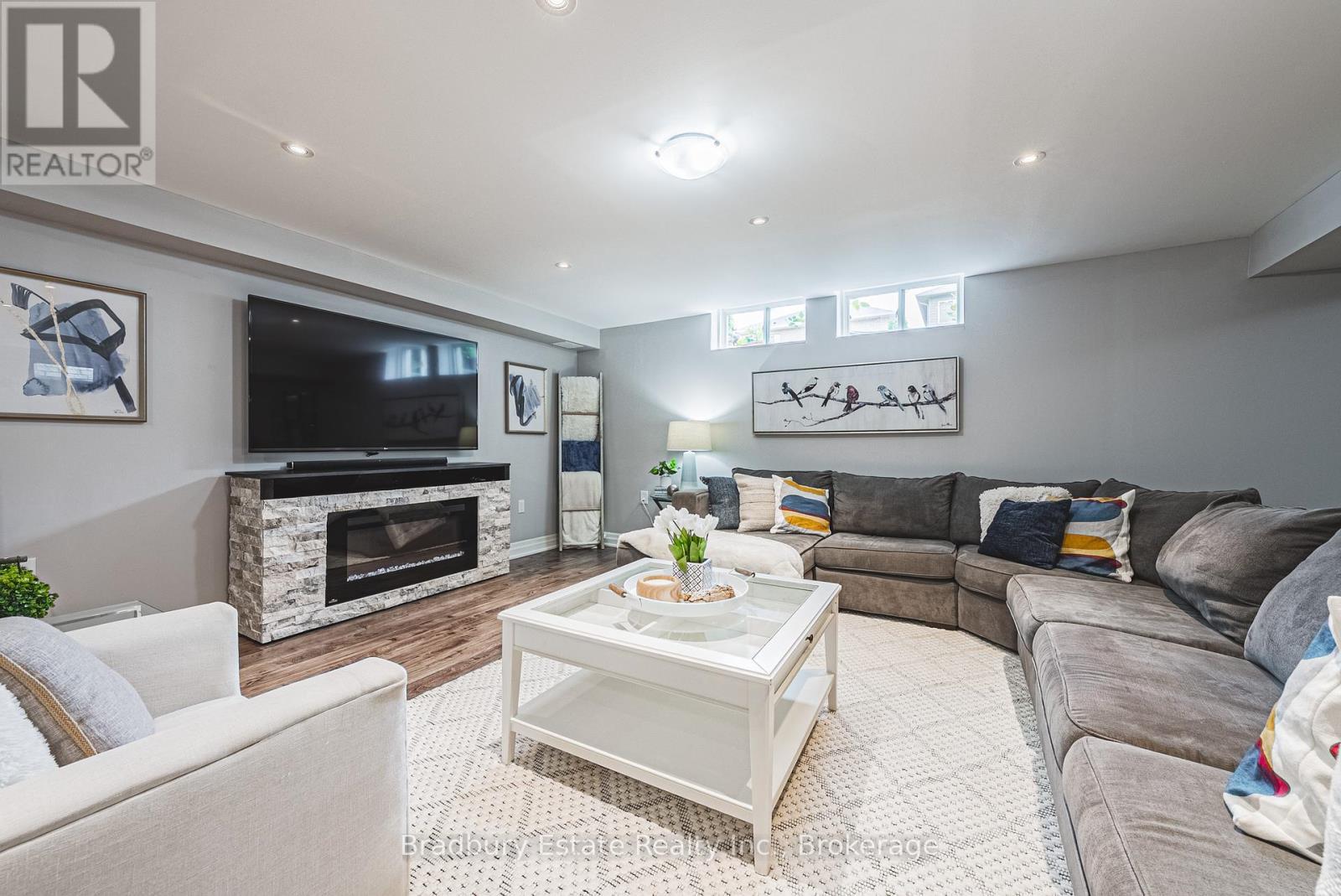 11 Weathering Heights, Hamilton (Stoney Creek Mountain), ON - Indoor Photo Showing Living Room With Fireplace
