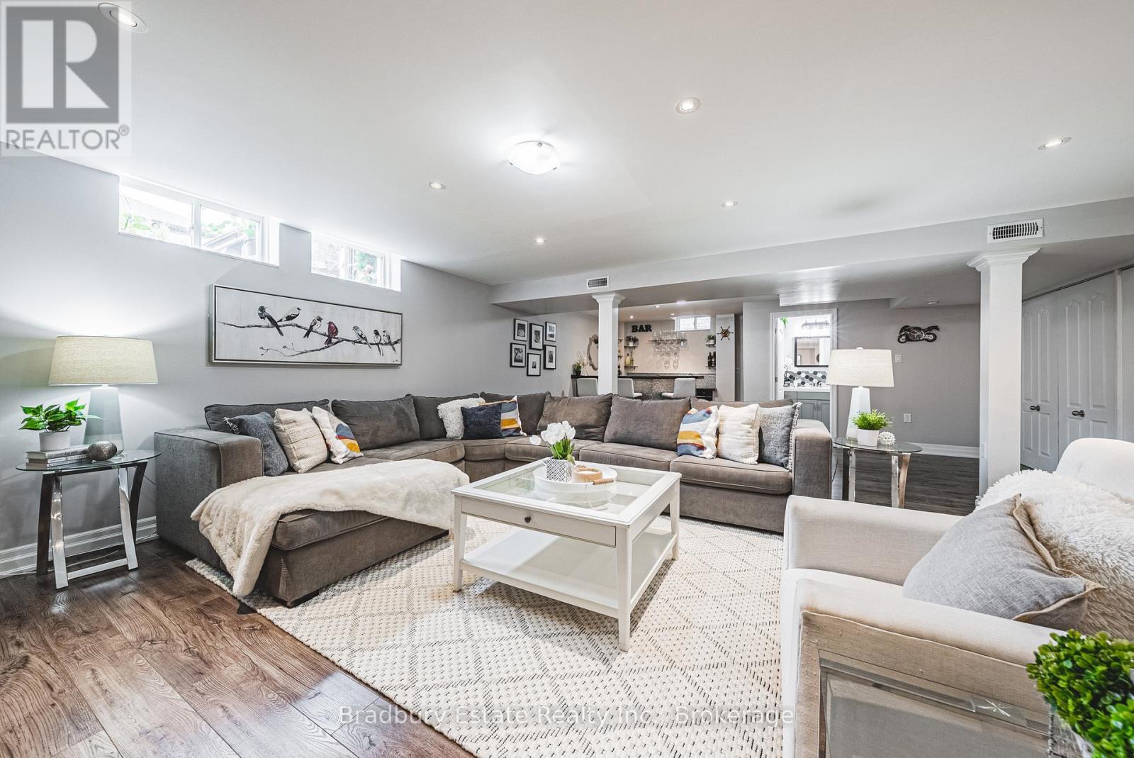 11 Weathering Heights, Hamilton (Stoney Creek Mountain), ON - Indoor Photo Showing Living Room