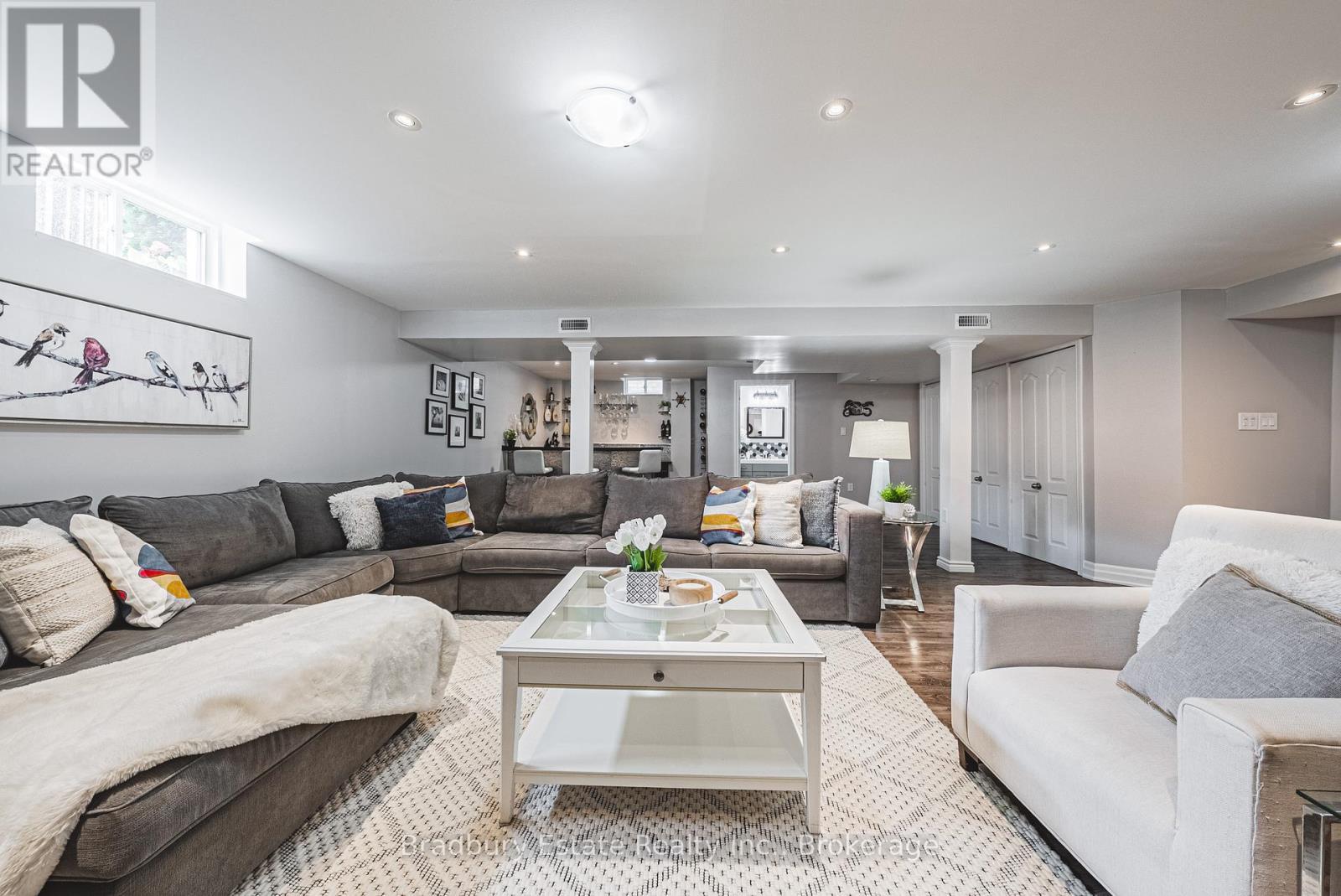 11 Weathering Heights, Hamilton (Stoney Creek Mountain), ON - Indoor Photo Showing Living Room