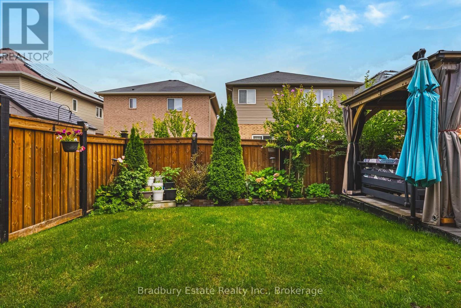 11 Weathering Heights, Hamilton (Stoney Creek Mountain), ON - Outdoor