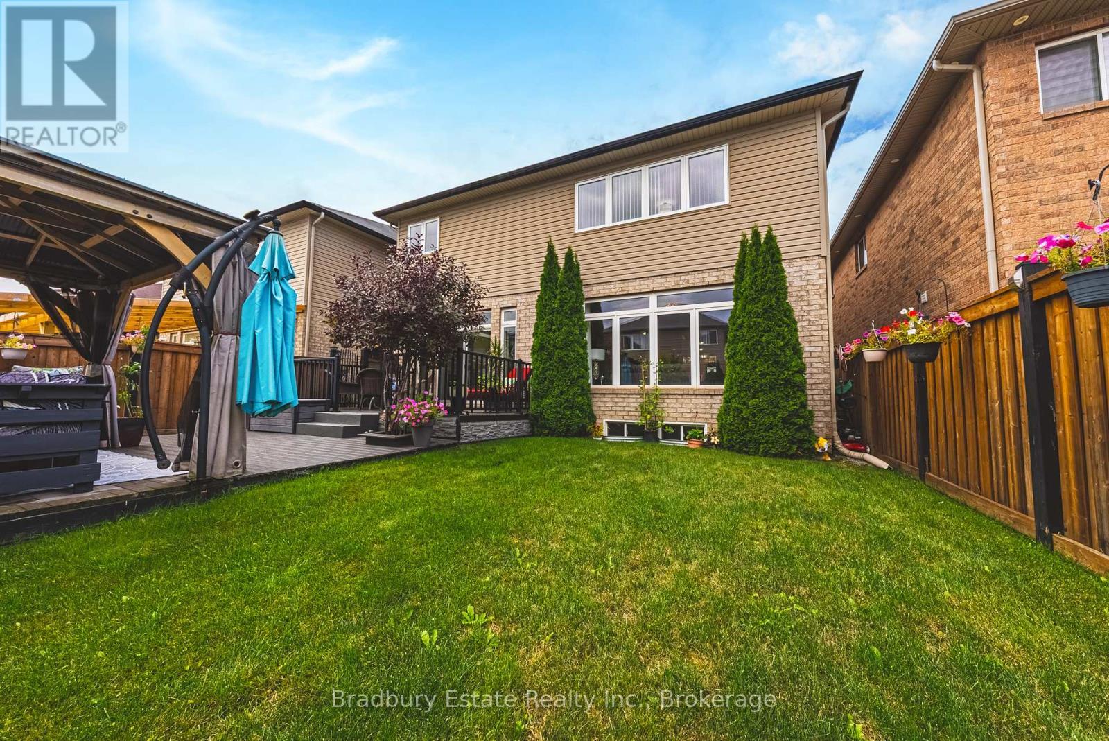 11 Weathering Heights, Hamilton (Stoney Creek Mountain), ON - Outdoor