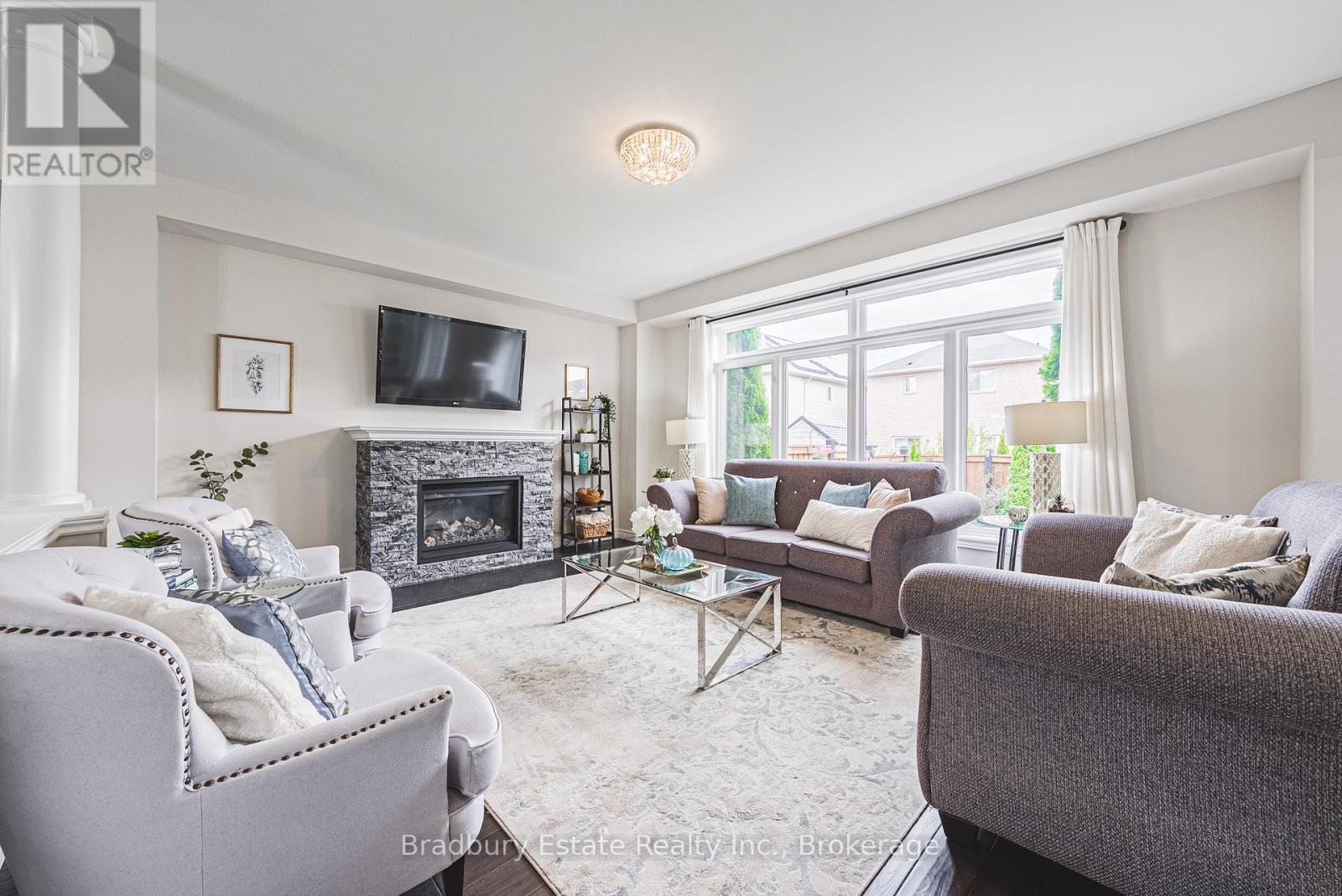 11 Weathering Heights, Hamilton (Stoney Creek Mountain), ON - Indoor Photo Showing Living Room With Fireplace
