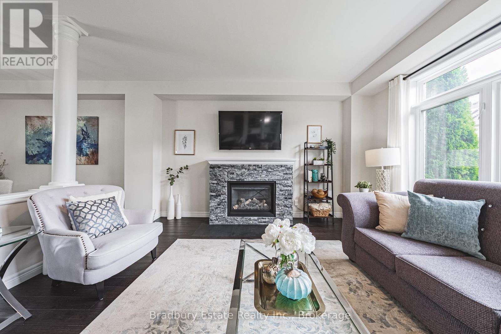 11 Weathering Heights, Hamilton (Stoney Creek Mountain), ON - Indoor Photo Showing Living Room With Fireplace