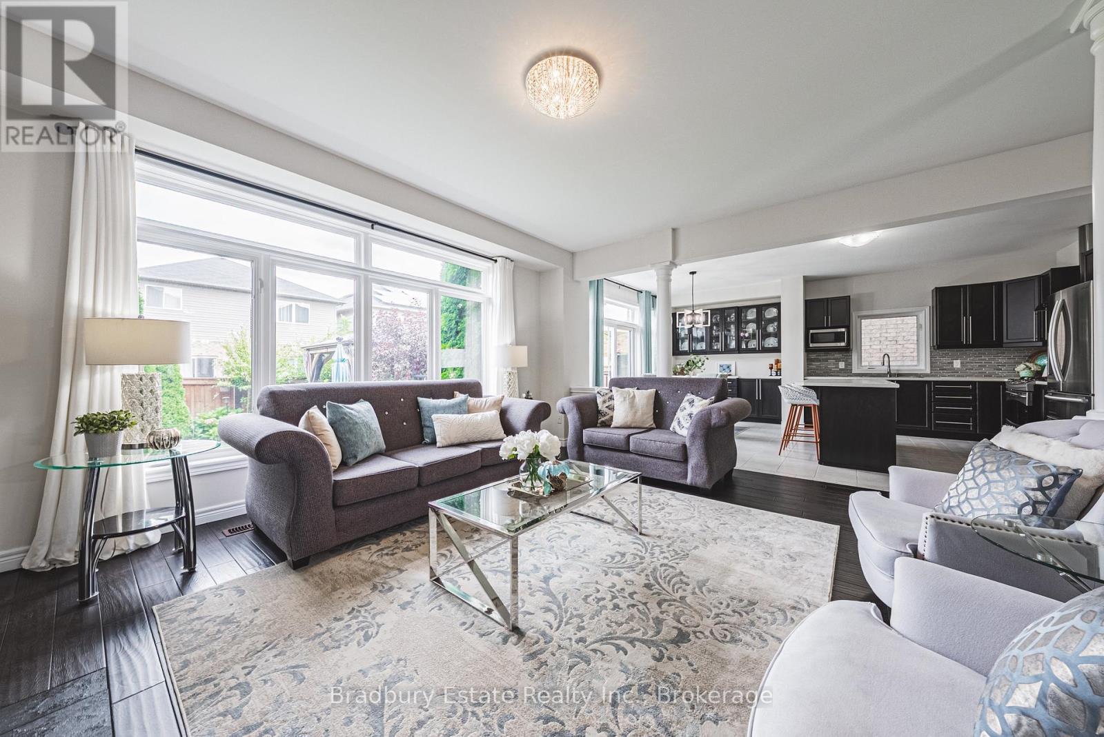 11 Weathering Heights, Hamilton (Stoney Creek Mountain), ON - Indoor Photo Showing Living Room