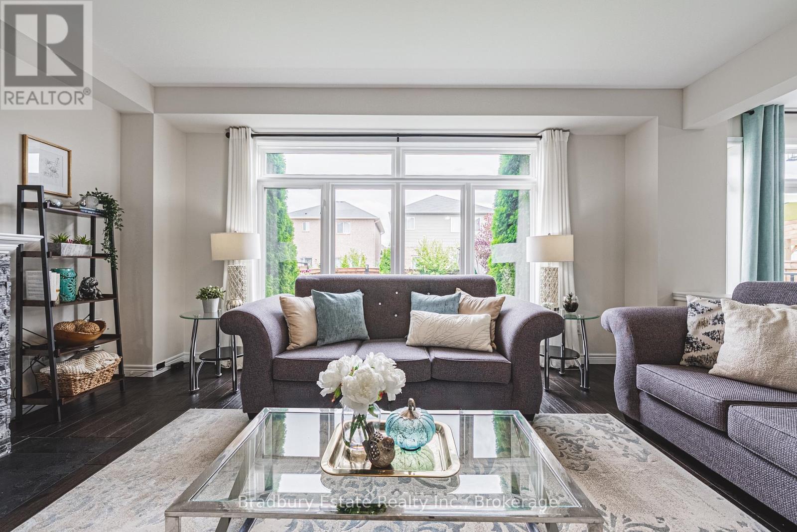 11 Weathering Heights, Hamilton (Stoney Creek Mountain), ON - Indoor Photo Showing Living Room