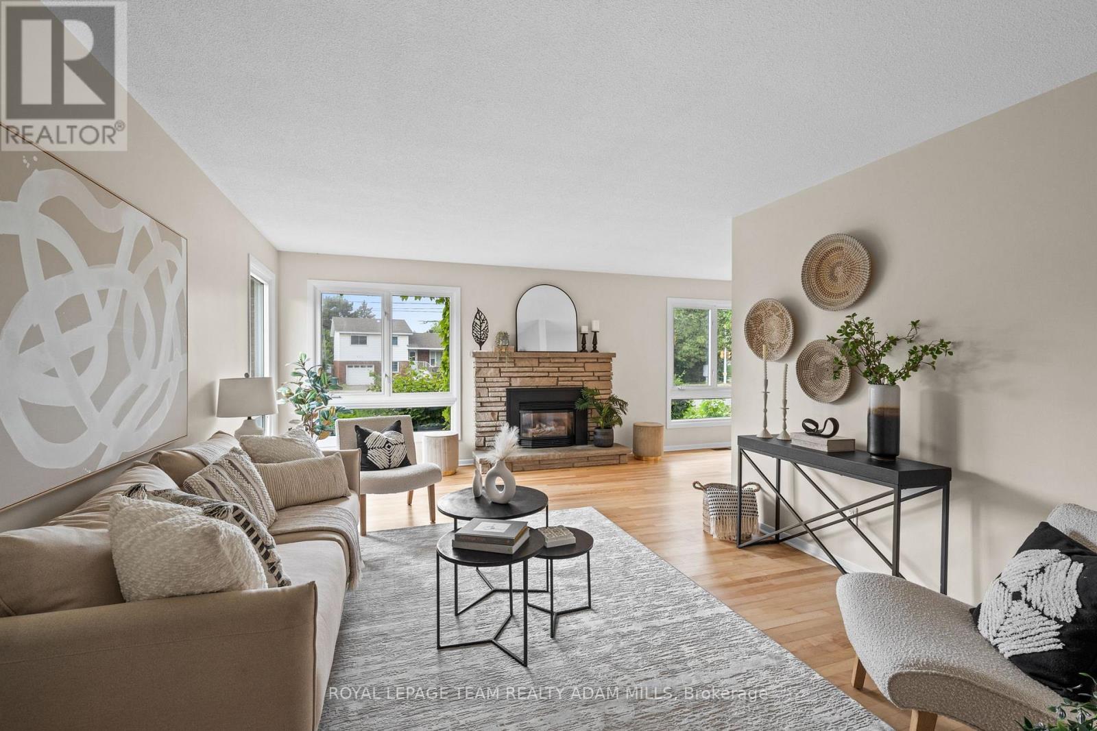 968 Walkley Road, Ottawa, ON - Indoor Photo Showing Living Room With Fireplace