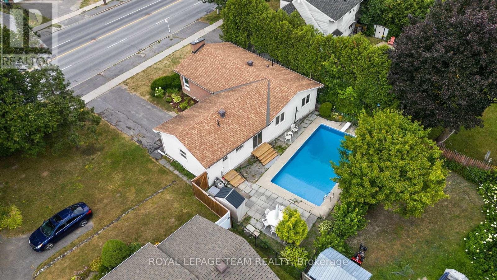 968 Walkley Road, Ottawa, ON - Outdoor With In Ground Pool