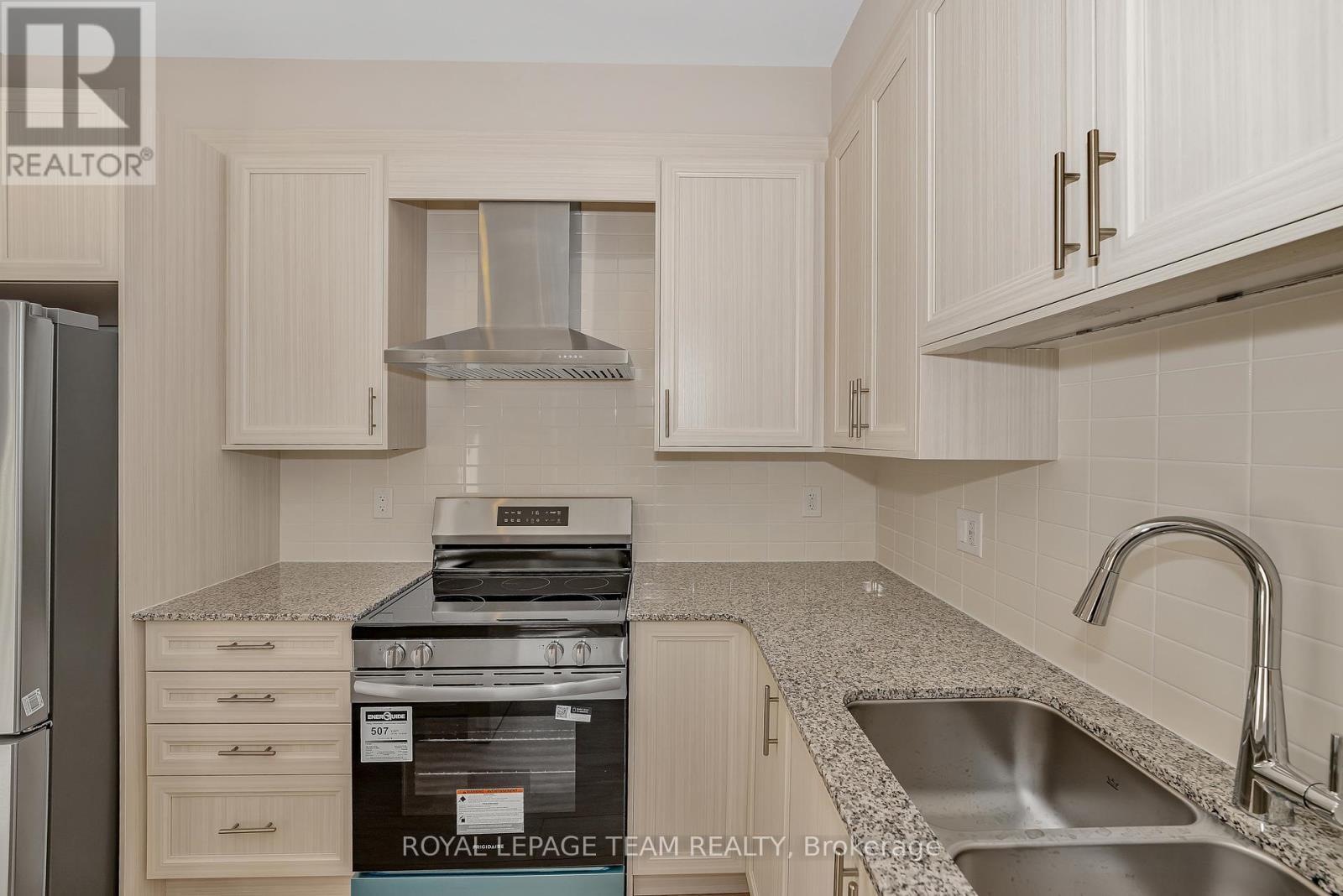 48 Pumice Place S, Ottawa, ON - Indoor Photo Showing Kitchen