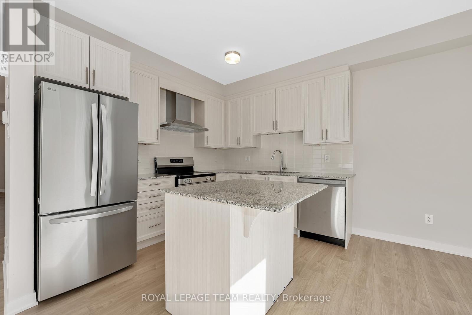 48 Pumice Place S, Ottawa, ON - Indoor Photo Showing Kitchen With Upgraded Kitchen