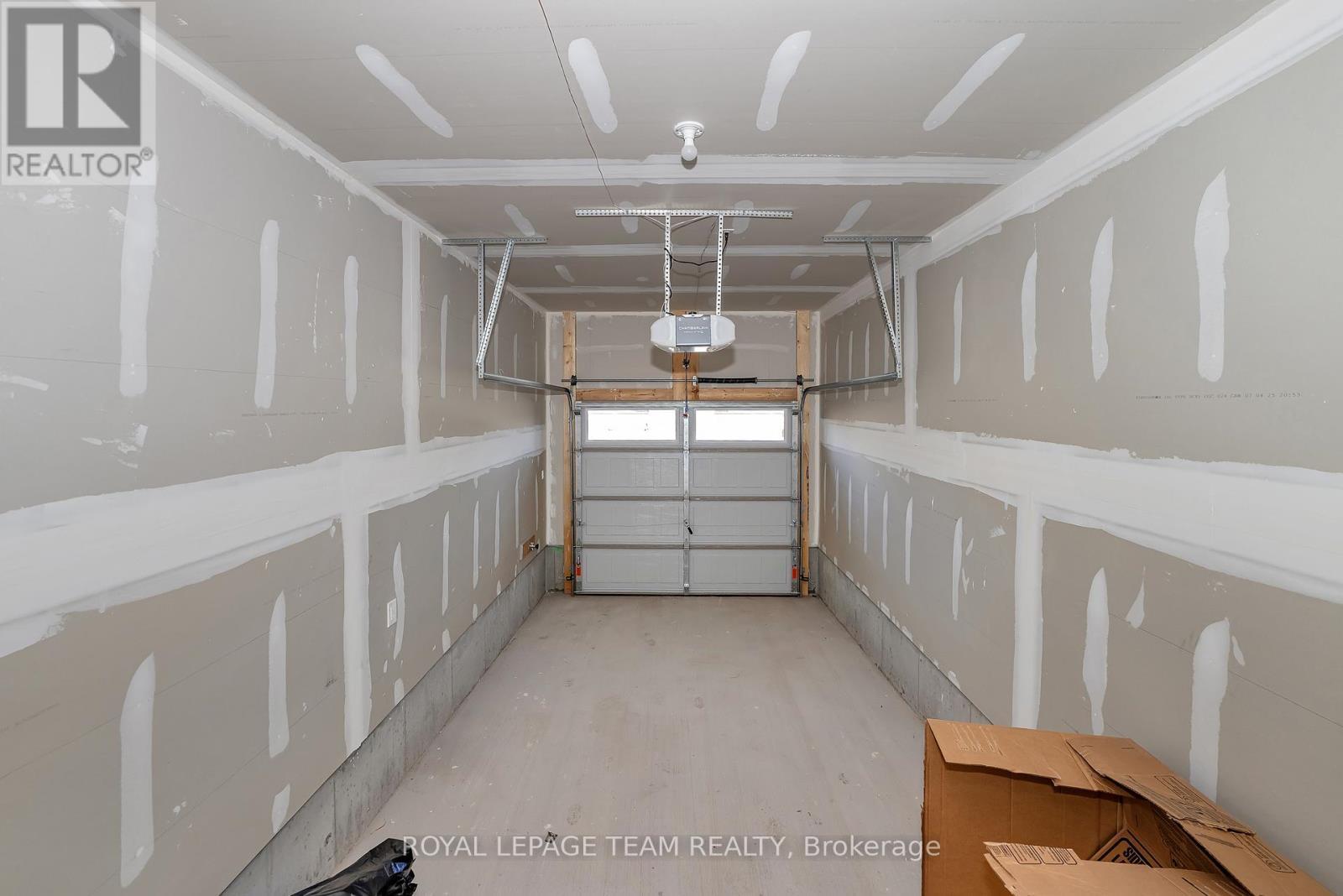 48 Pumice Place S, Ottawa, ON - Indoor Photo Showing Garage