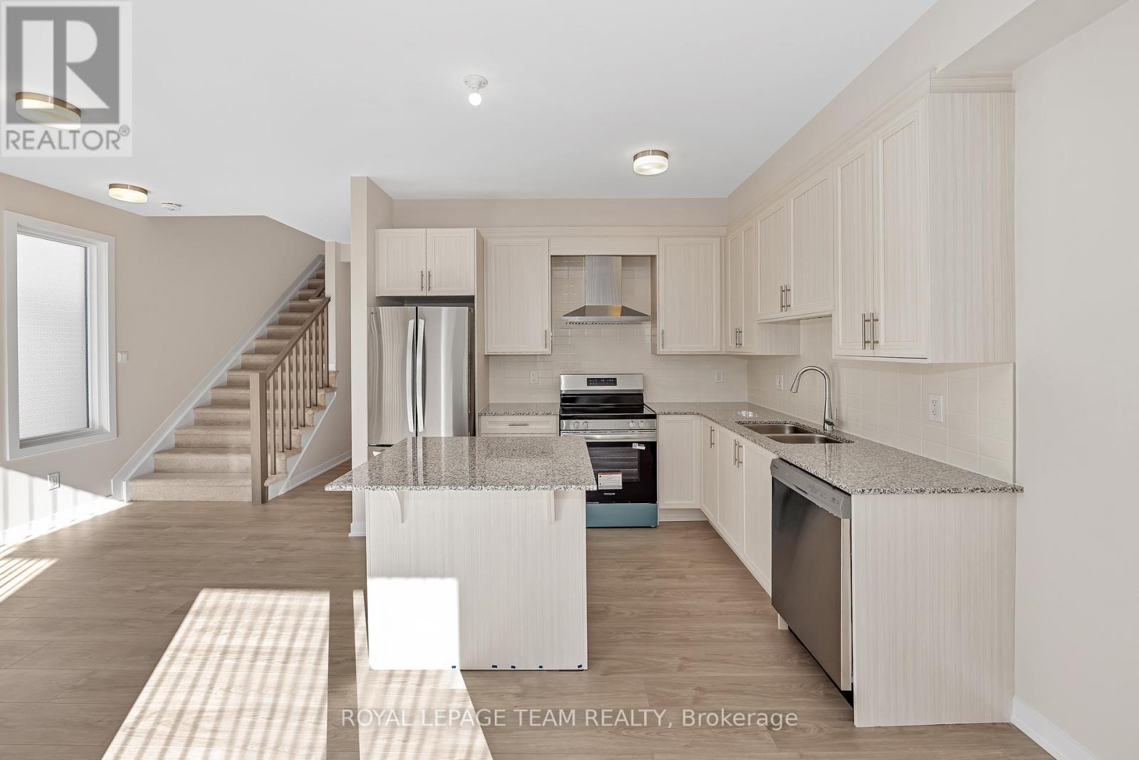 48 Pumice Place S, Ottawa, ON - Indoor Photo Showing Kitchen With Double Sink With Upgraded Kitchen