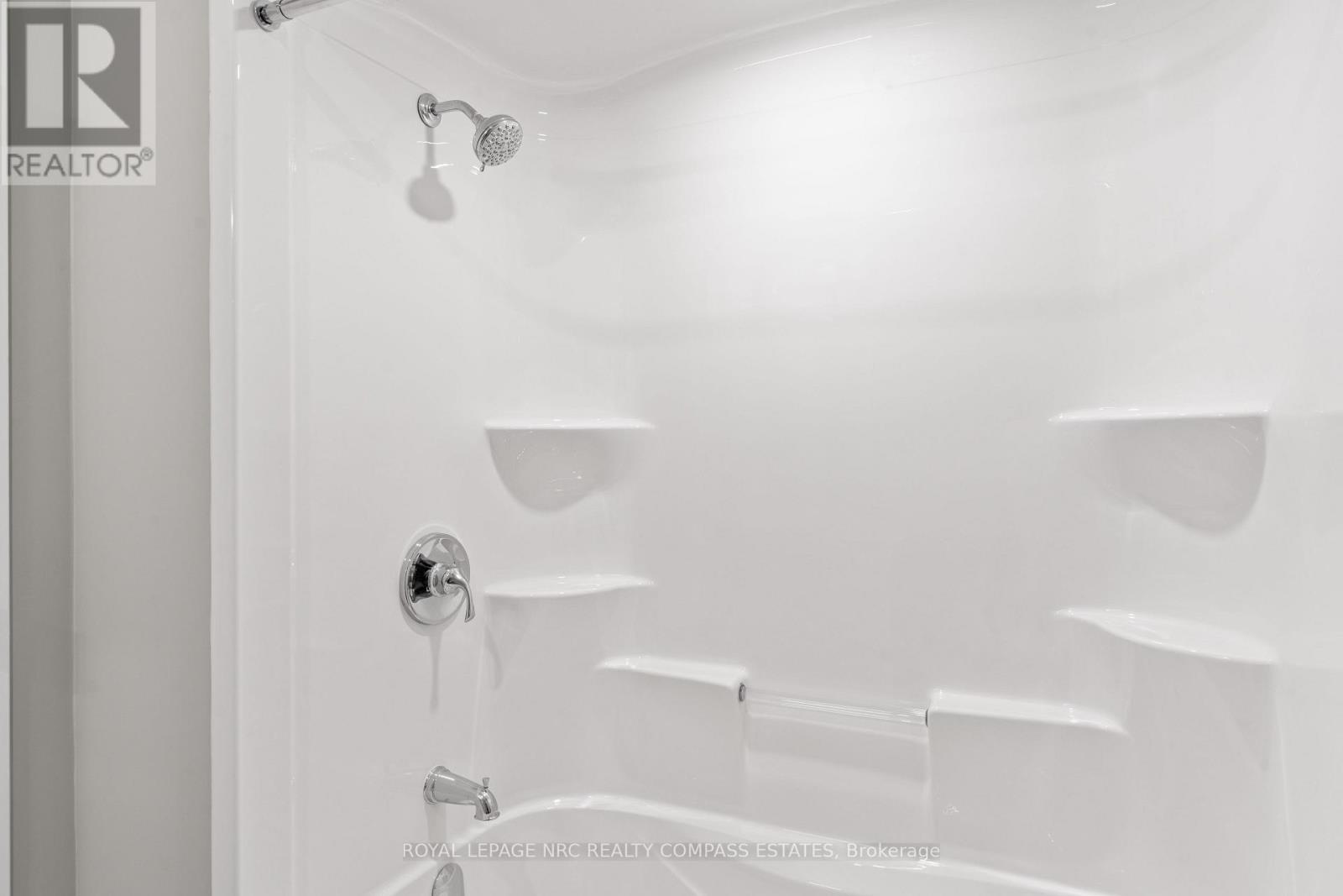 216 - 695 Niagara Street, Welland (N. Welland), ON