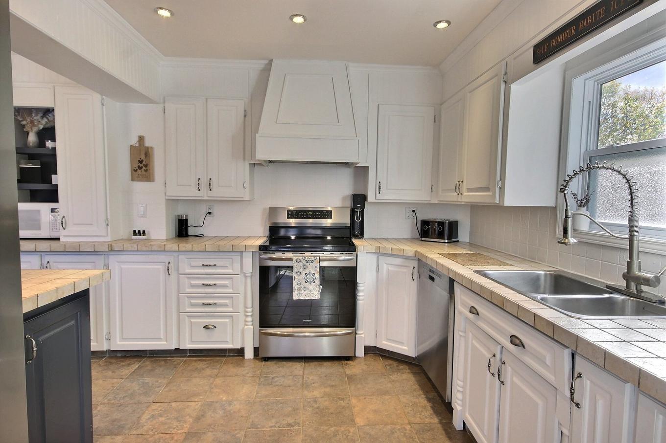 Kitchen - 507 Av. Murdoch, Rouyn-Noranda, QC - Indoor Photo Showing Kitchen With Double Sink