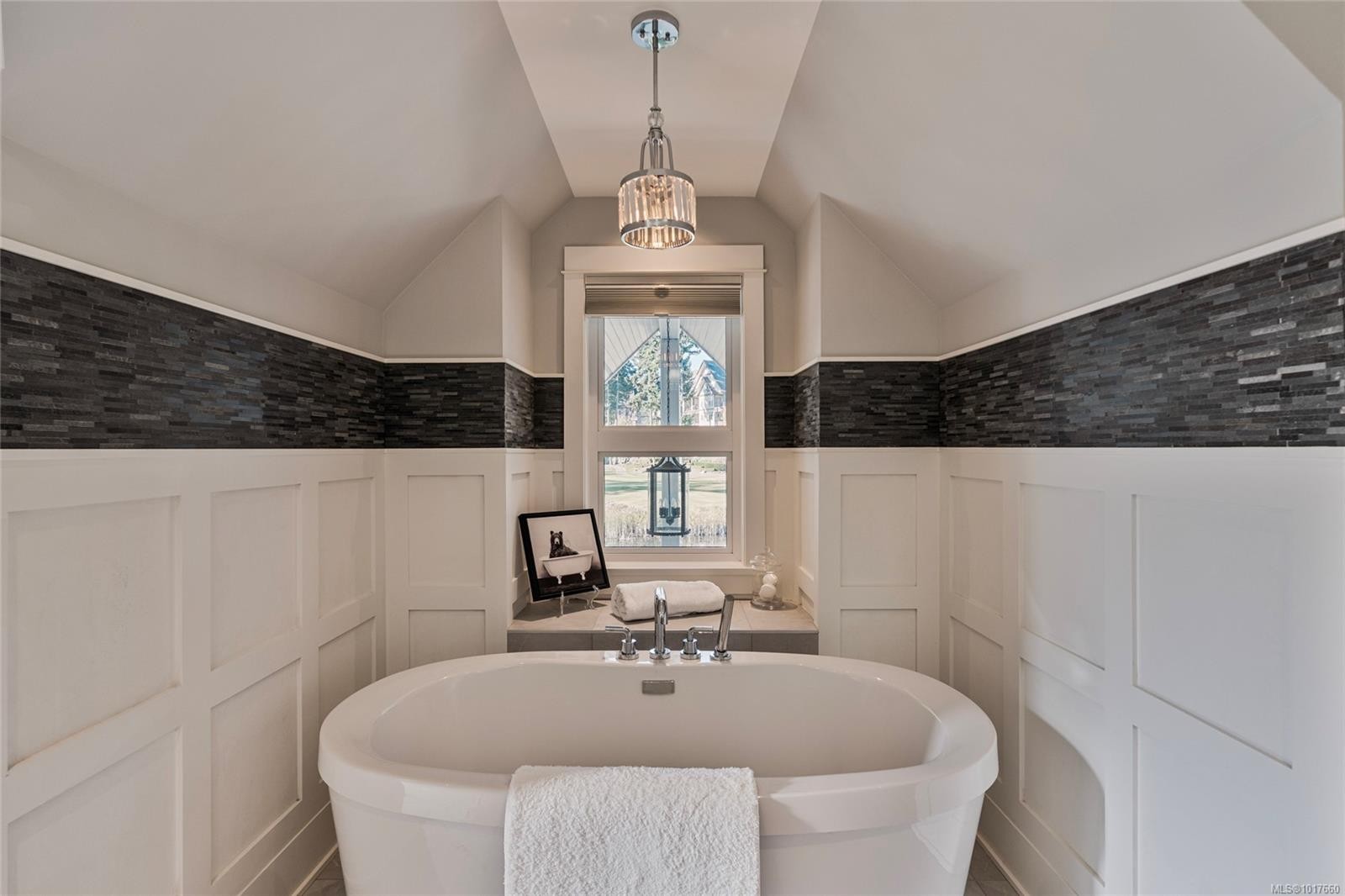 1319 Champions Crt, Langford, BC