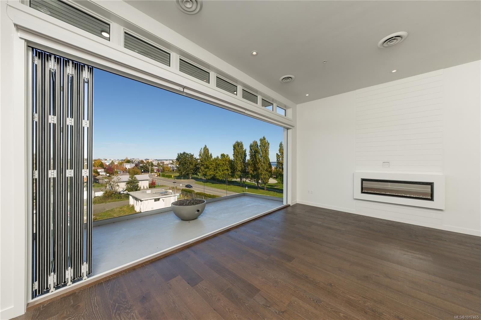 407-9570 Fifth St, Sidney, BC - Indoor Photo Showing Other Room