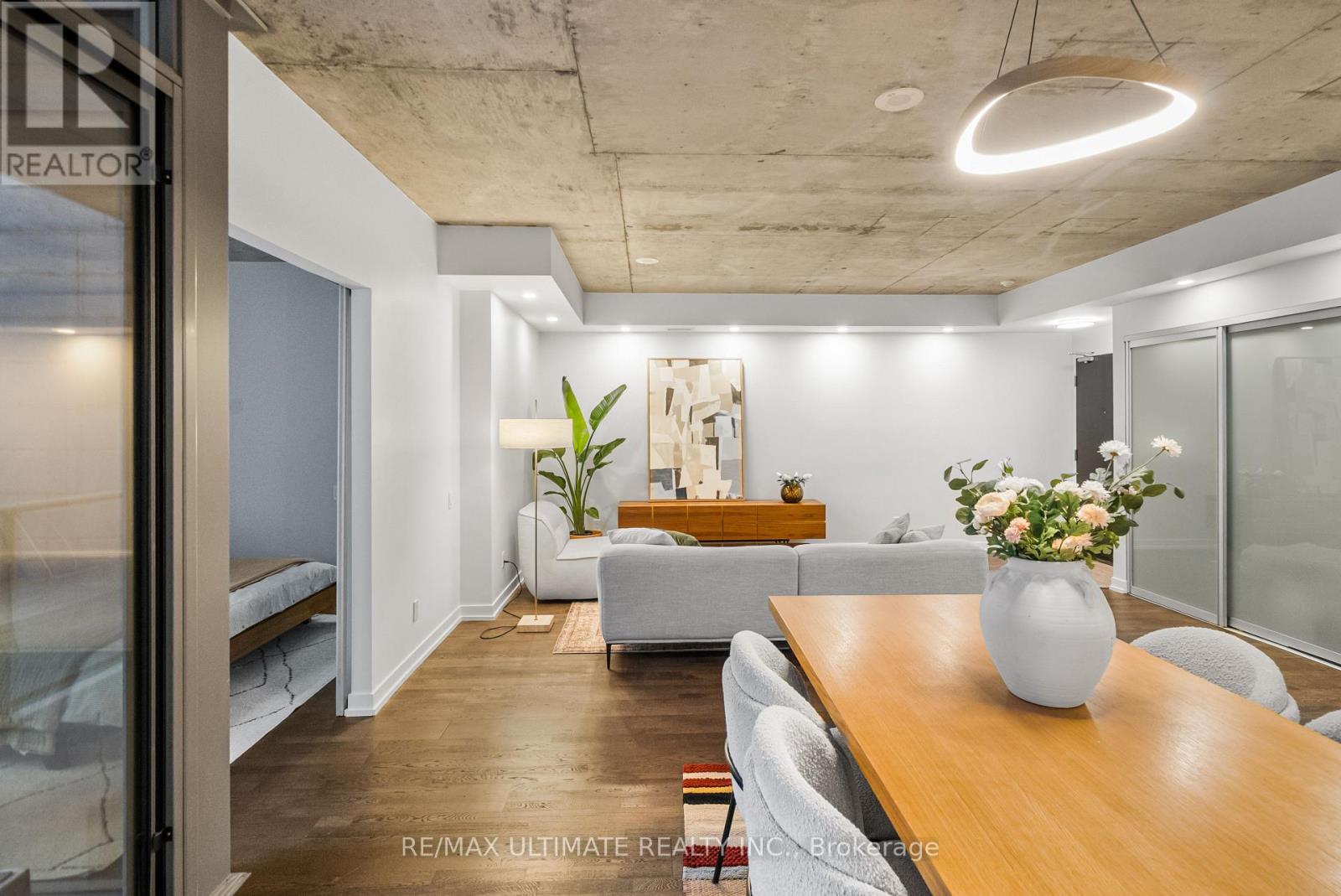 315 - 650 King Street W, Toronto, ON - Indoor