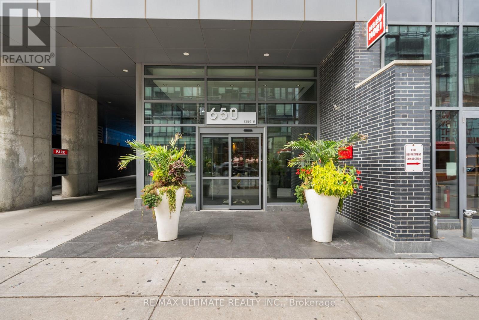 Building Entrance - 315 - 650 King Street W, Toronto, ON - Outdoor
