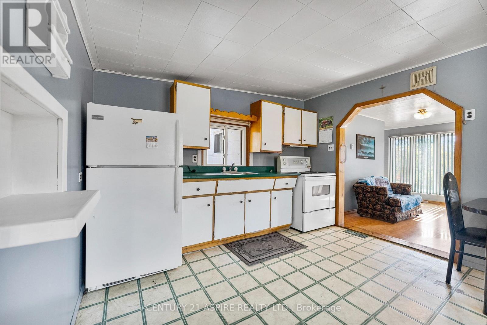 22 Zilney Street, Madawaska Valley, ON - Indoor Photo Showing Kitchen