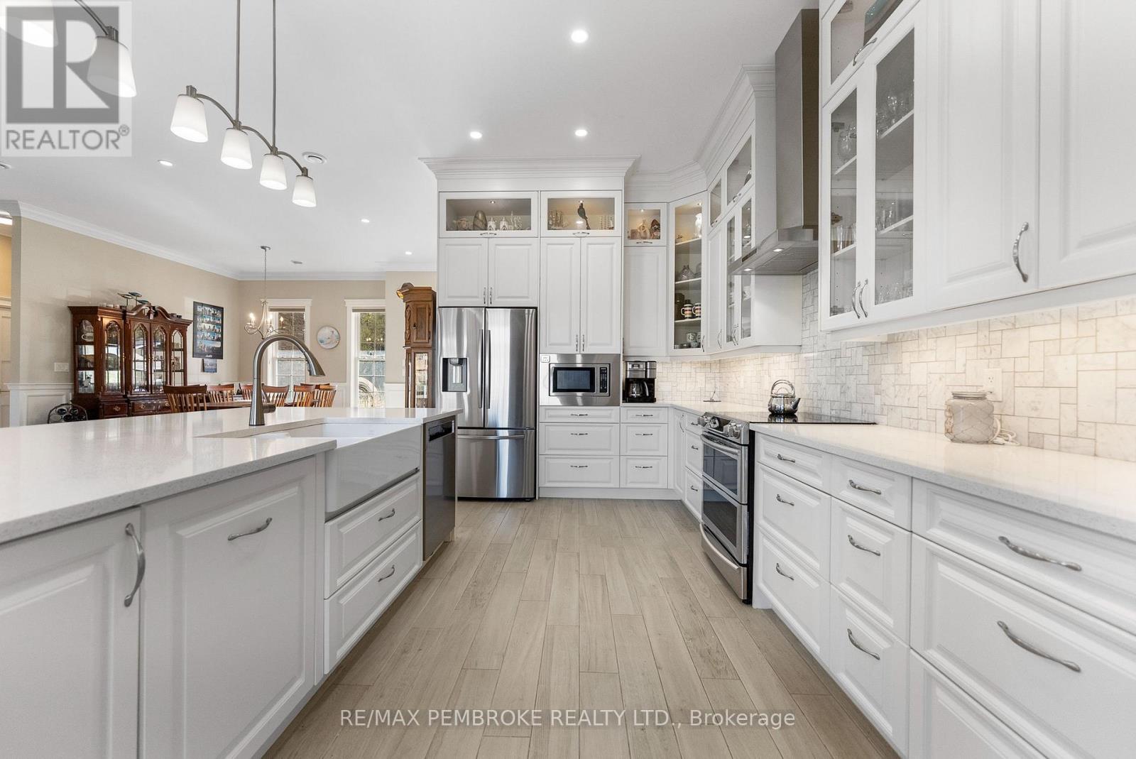 43 Green Gate Lane, North Algona Wilberforce, ON - Indoor Photo Showing Kitchen With Upgraded Kitchen