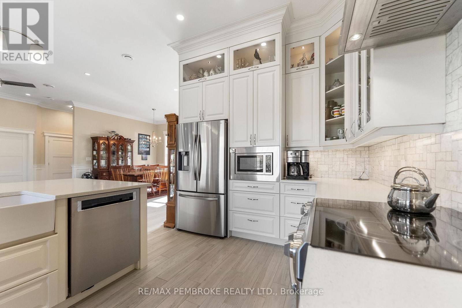 43 Green Gate Lane, North Algona Wilberforce, ON - Indoor Photo Showing Kitchen With Upgraded Kitchen