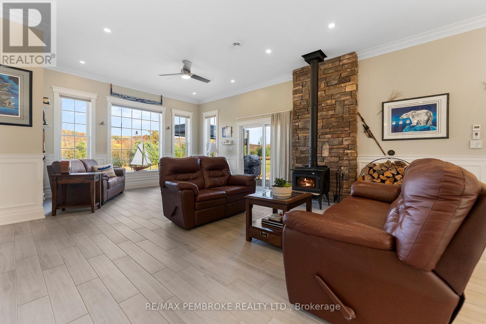 43 Green Gate Lane, North Algona Wilberforce, ON - Indoor Photo Showing Living Room With Fireplace