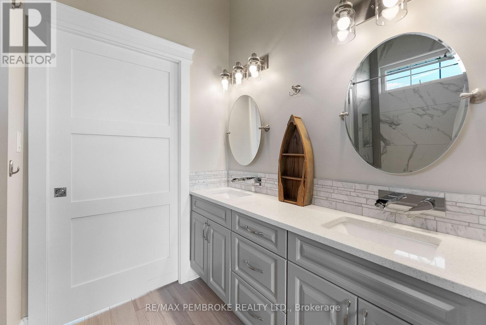 43 Green Gate Lane, North Algona Wilberforce, ON - Indoor Photo Showing Bathroom