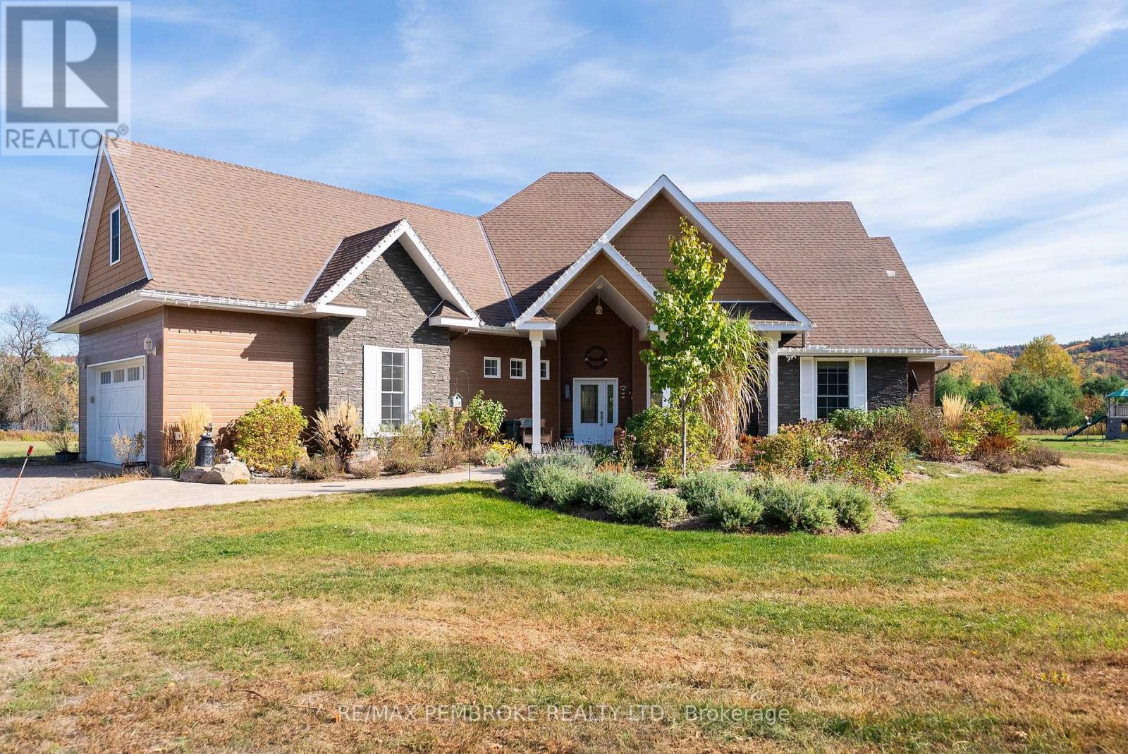43 Green Gate Lane, North Algona Wilberforce, ON - Outdoor With Facade