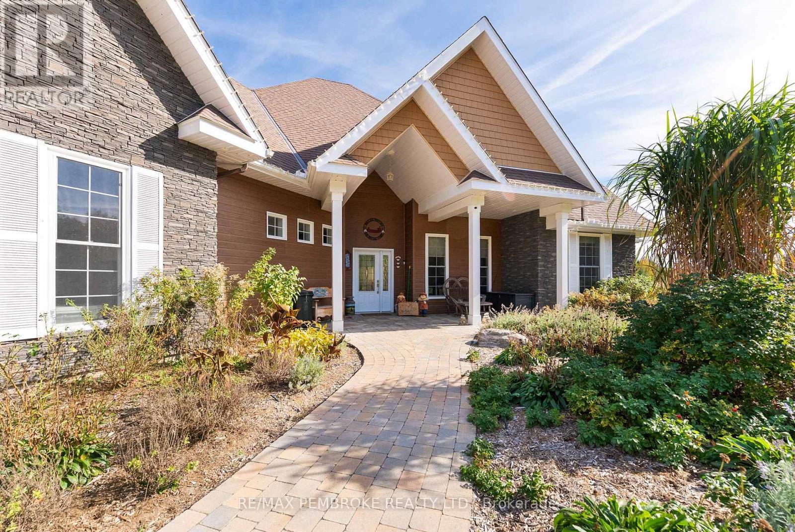 43 Green Gate Lane, North Algona Wilberforce, ON - Outdoor With Facade