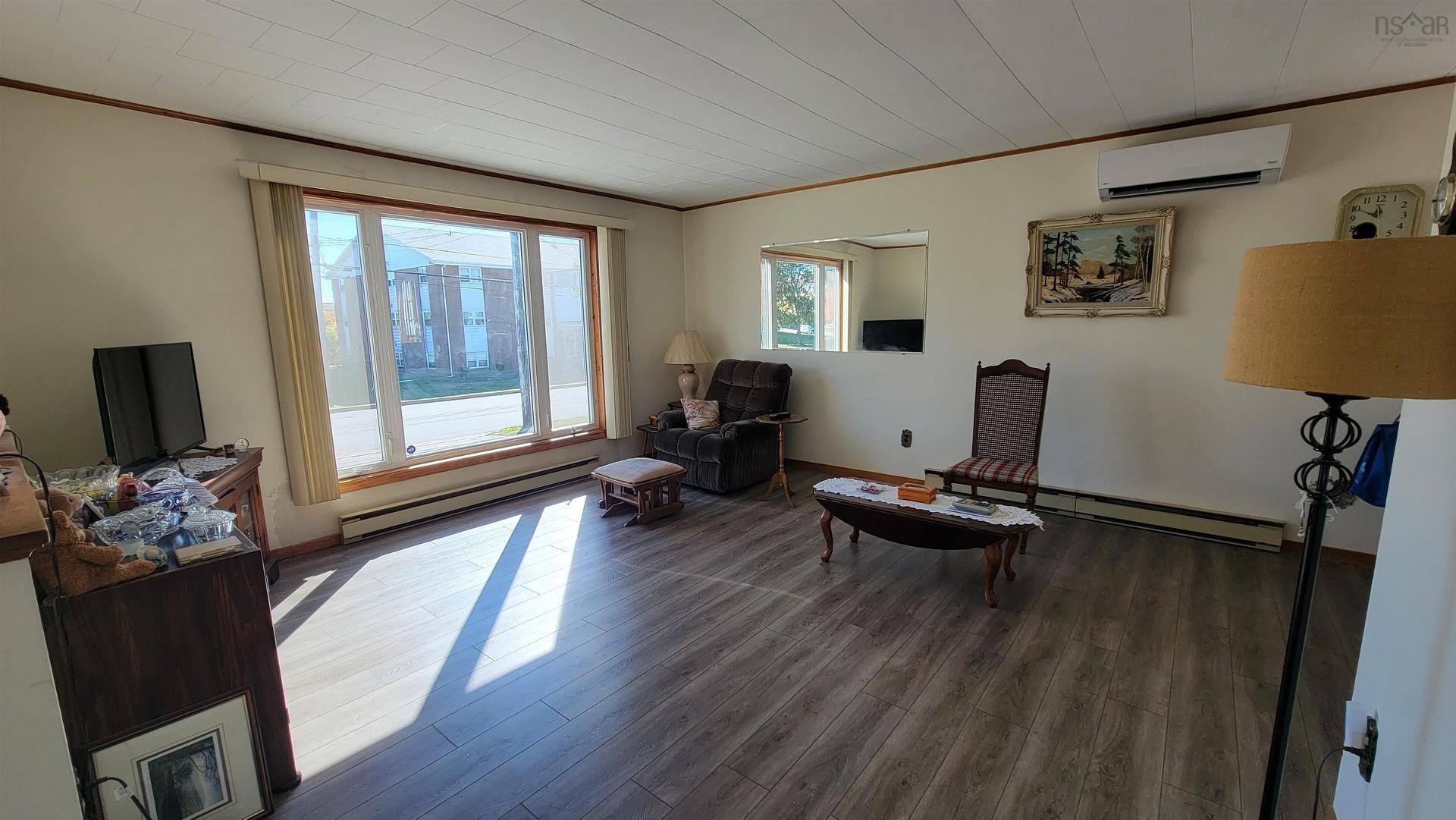352 Pleasant Street, Yarmouth, NS - Indoor