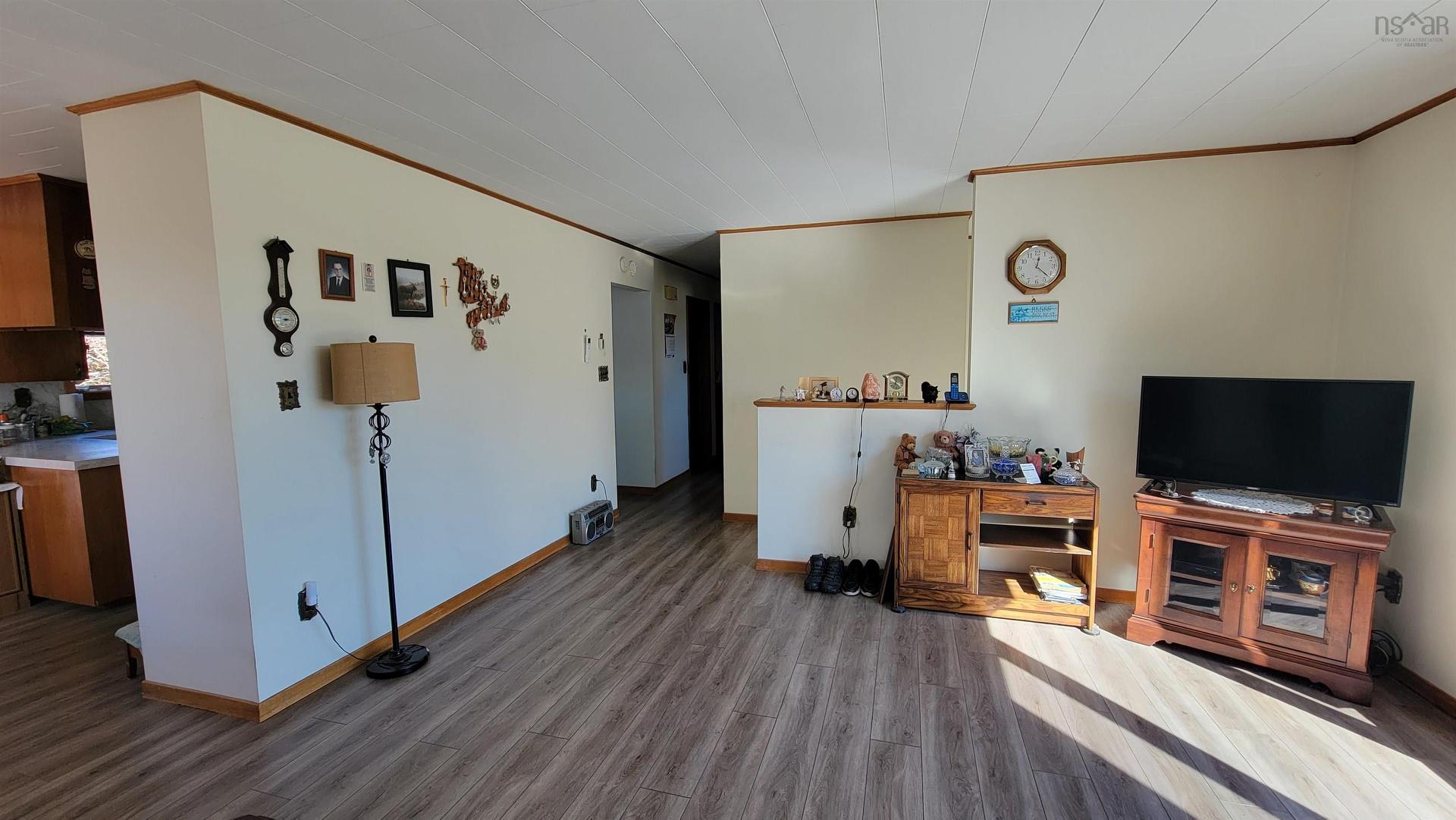 352 Pleasant Street, Yarmouth, NS - Indoor