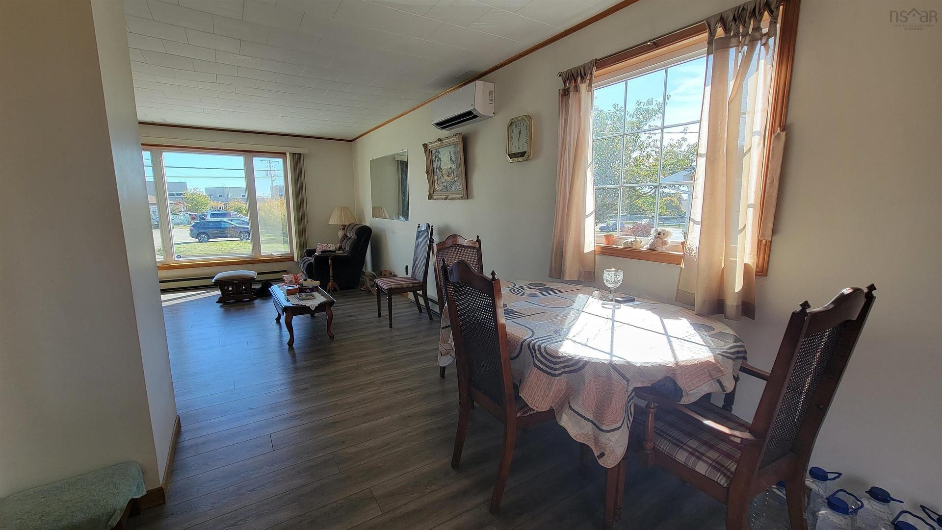 352 Pleasant Street, Yarmouth, NS - Indoor Photo Showing Dining Room