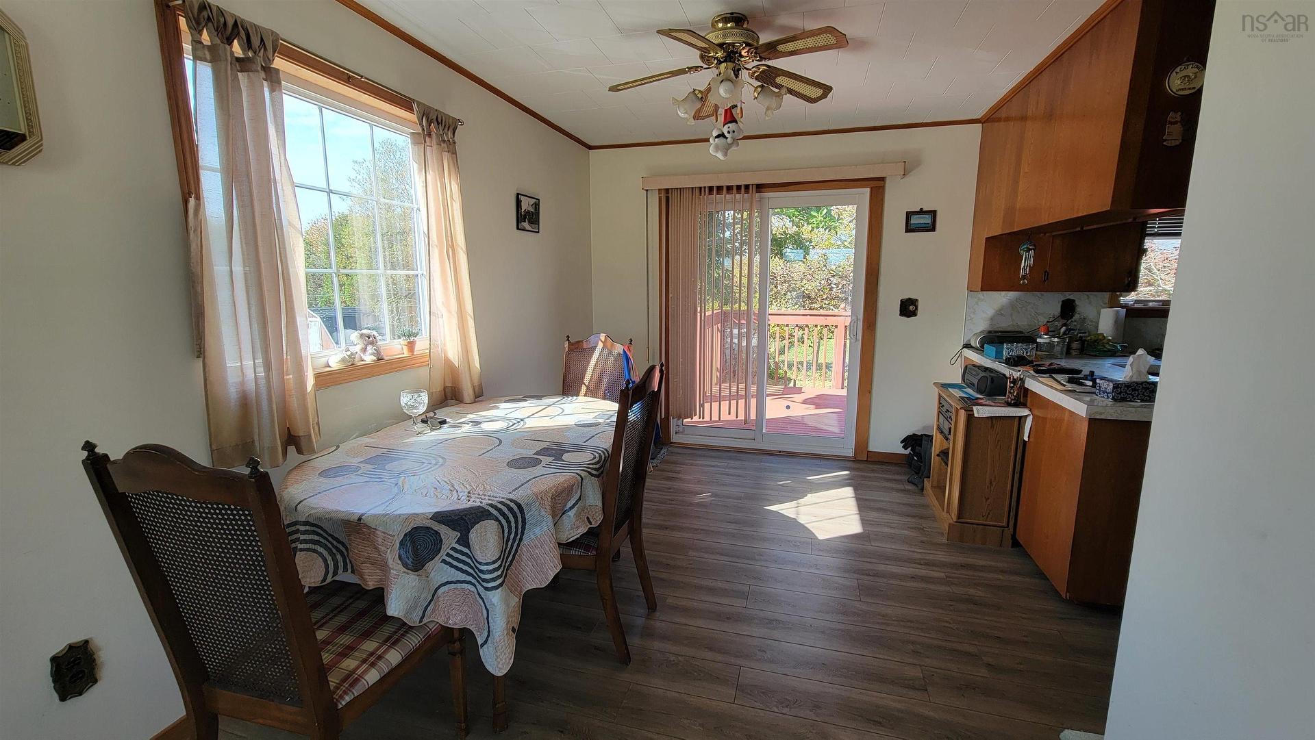 352 Pleasant Street, Yarmouth, NS - Indoor Photo Showing Dining Room