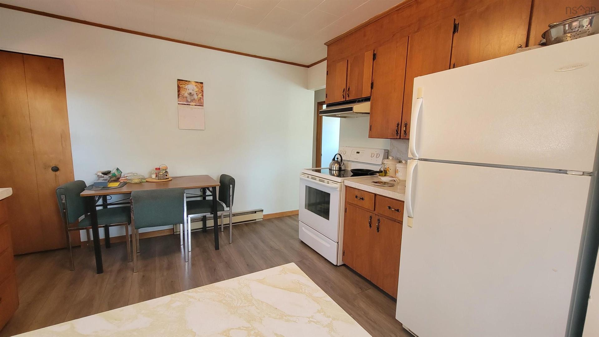 352 Pleasant Street, Yarmouth, NS - Indoor Photo Showing Kitchen