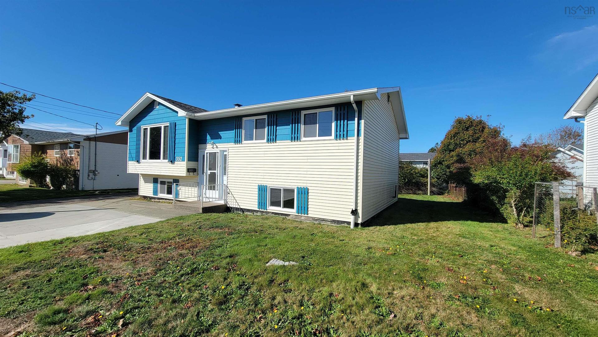 352 Pleasant Street, Yarmouth, NS - Outdoor