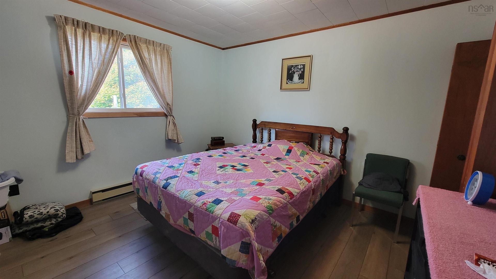352 Pleasant Street, Yarmouth, NS - Indoor Photo Showing Bedroom