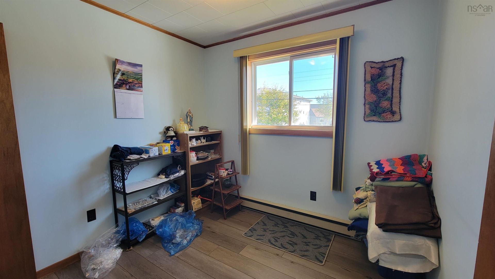 352 Pleasant Street, Yarmouth, NS - Indoor