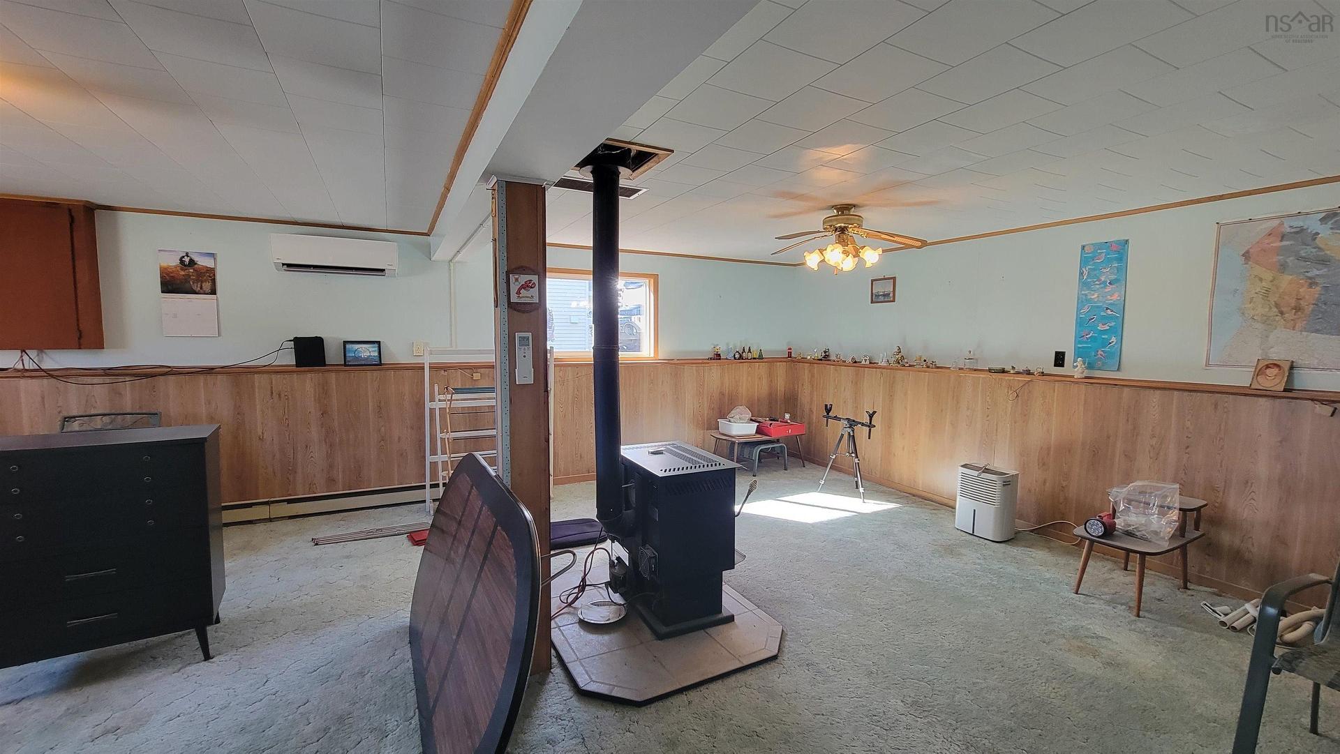 352 Pleasant Street, Yarmouth, NS - Indoor Photo Showing Other Room