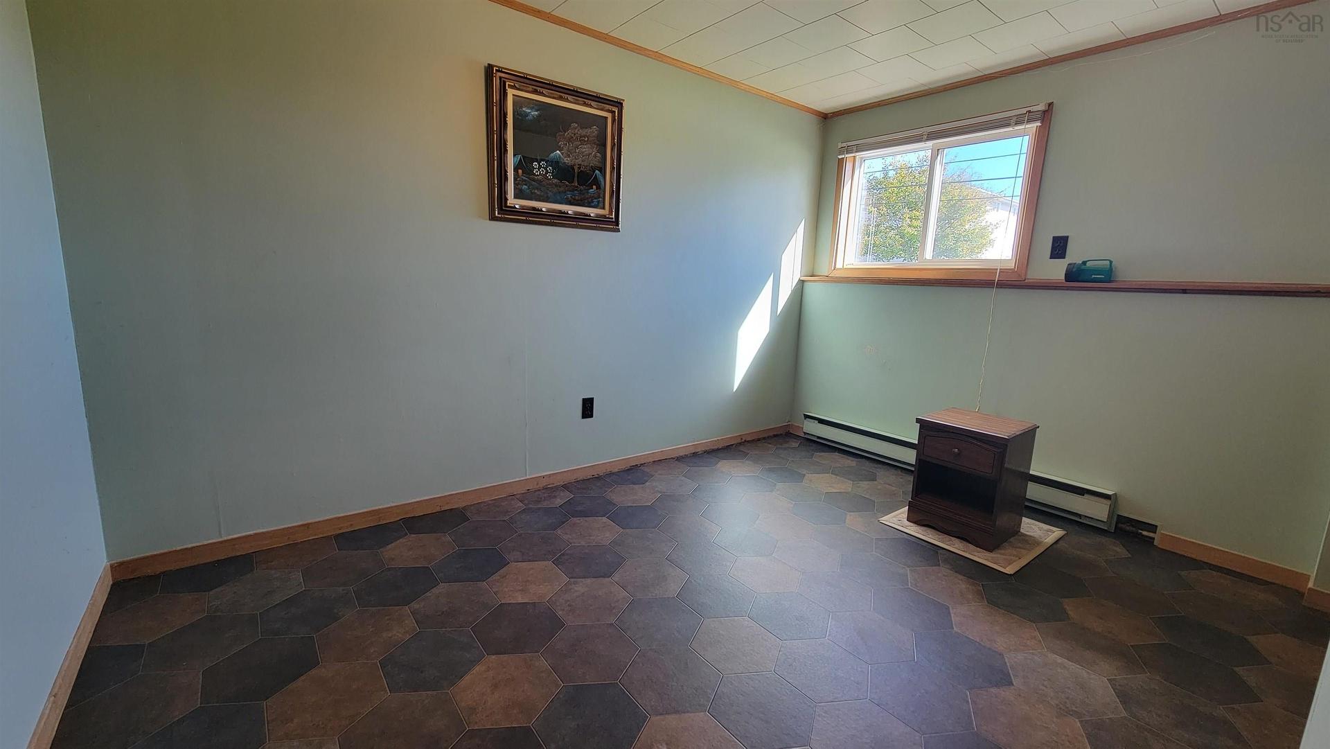 352 Pleasant Street, Yarmouth, NS - Indoor Photo Showing Other Room
