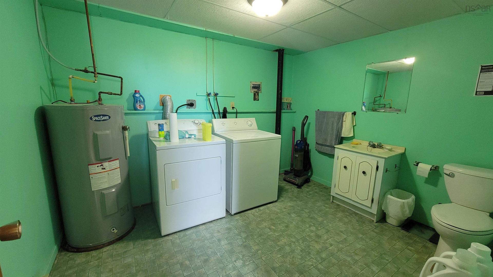 352 Pleasant Street, Yarmouth, NS - Indoor Photo Showing Laundry Room