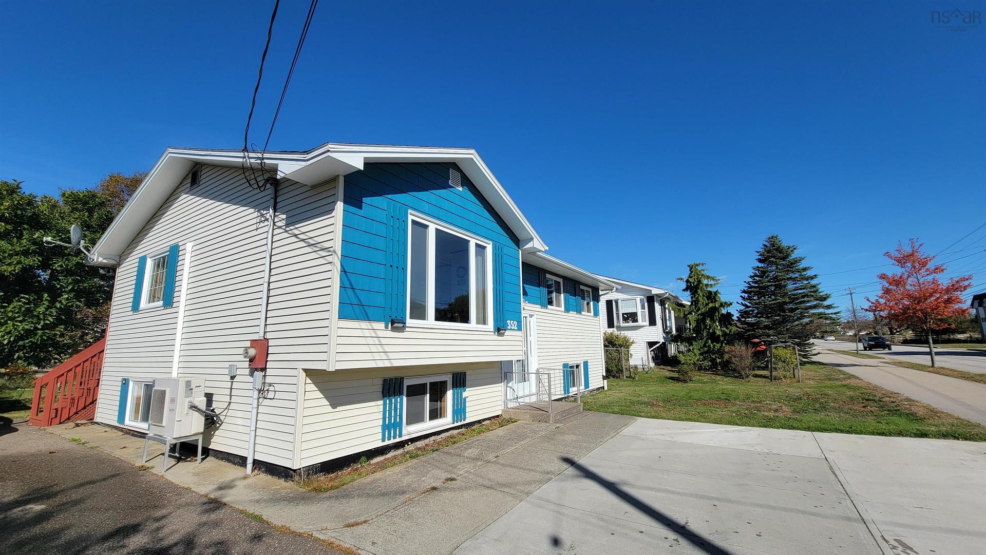 352 Pleasant Street, Yarmouth, NS - Outdoor