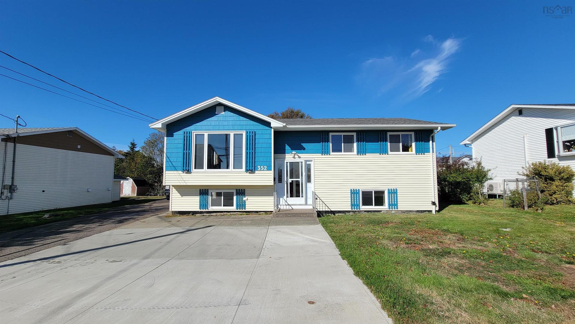 352 Pleasant Street, Yarmouth, NS - Outdoor