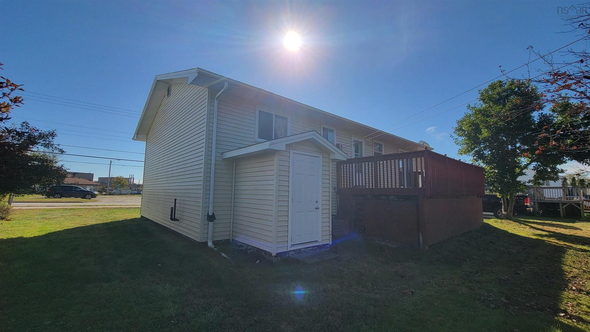 352 Pleasant Street, Yarmouth, NS - Outdoor