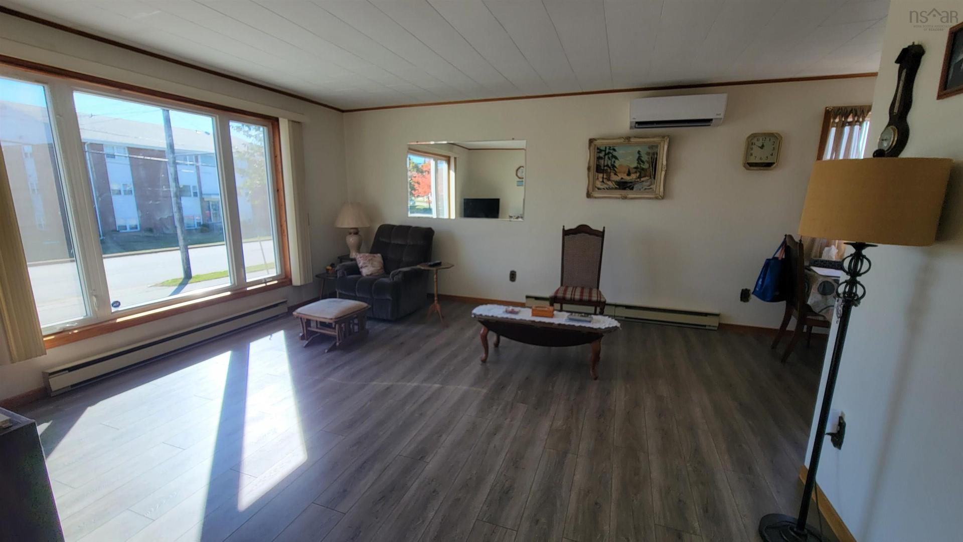 352 Pleasant Street, Yarmouth, NS - Indoor