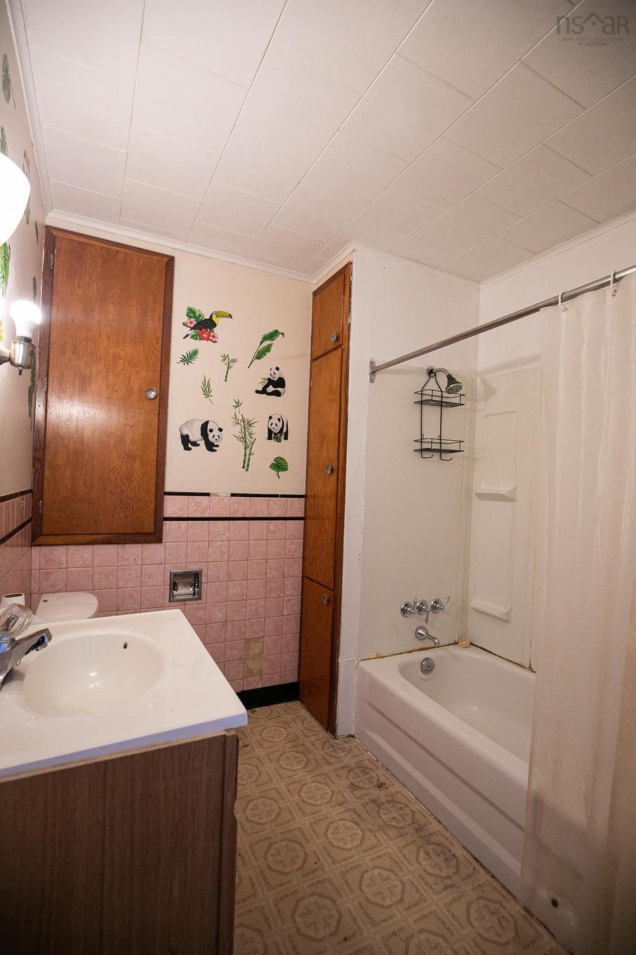 9 West Victoria Street, Amherst, NS