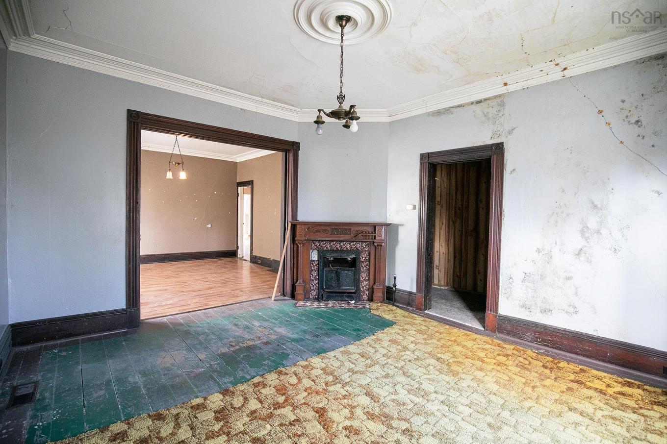 9 West Victoria Street, Amherst, NS